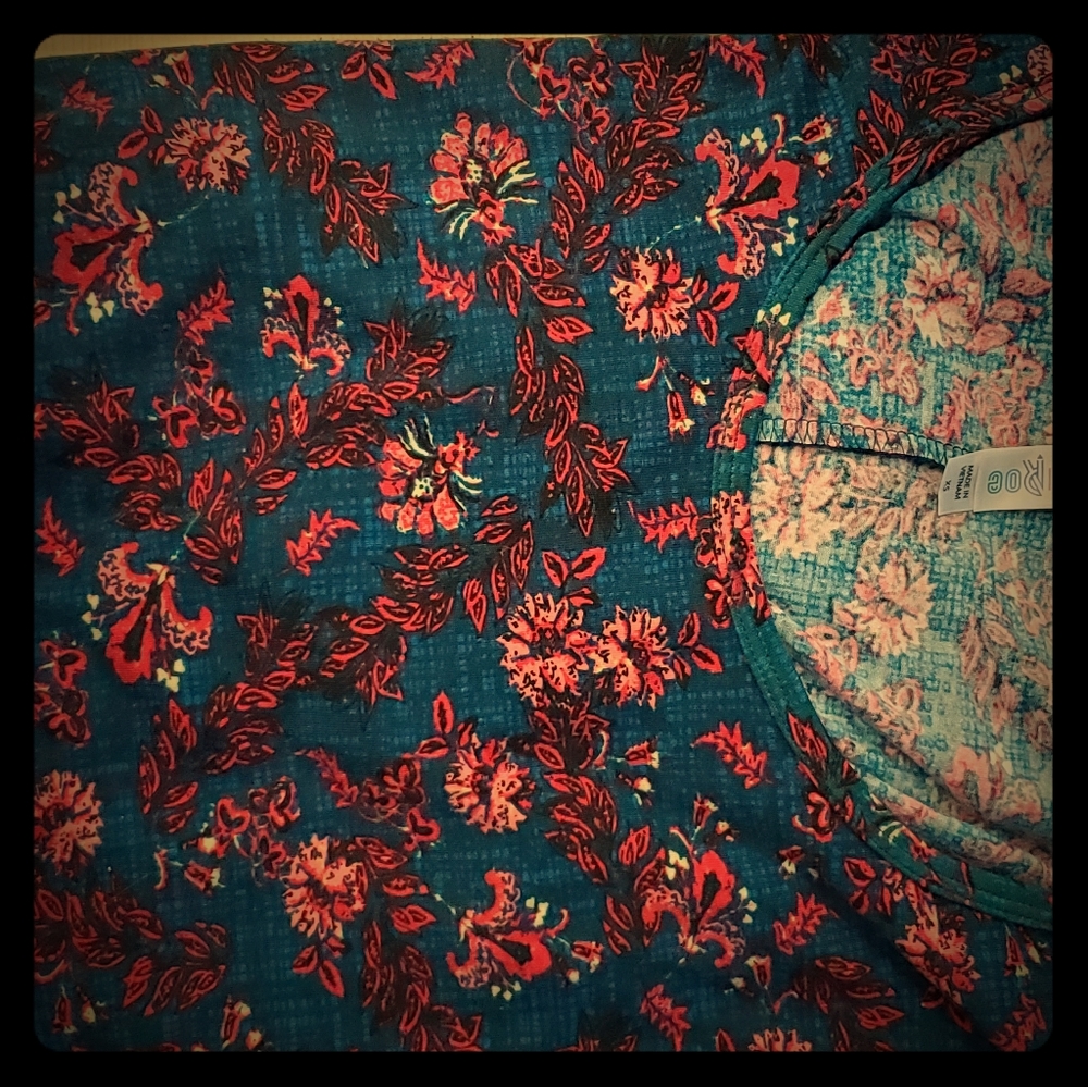 Xs Lularoe top